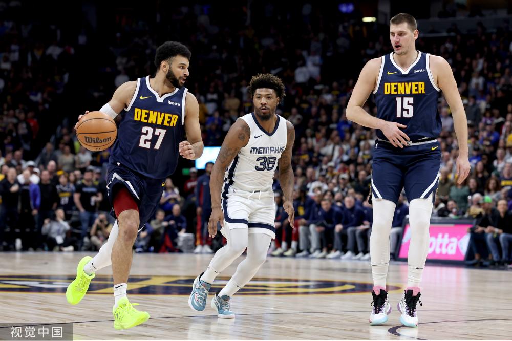 在巨大的压 在巨大的压